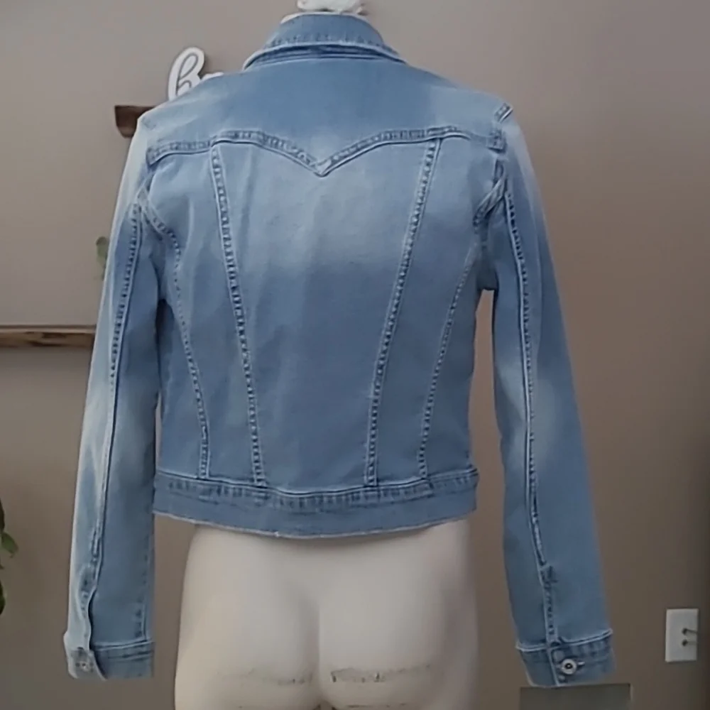 Cropped Jean Jacket - Picture 4 of 7